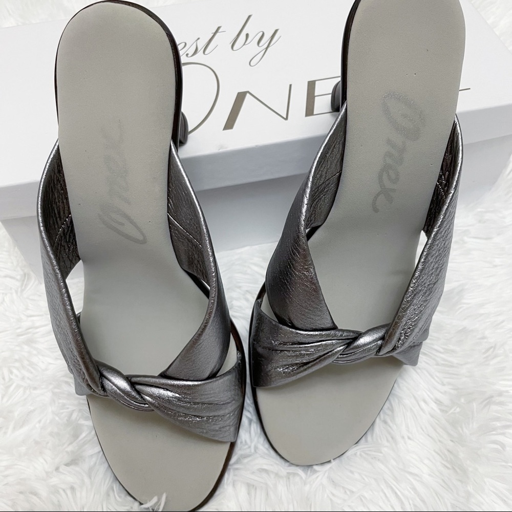 NIB Finest by Onex Silver Metallic Comfort Evening Heels